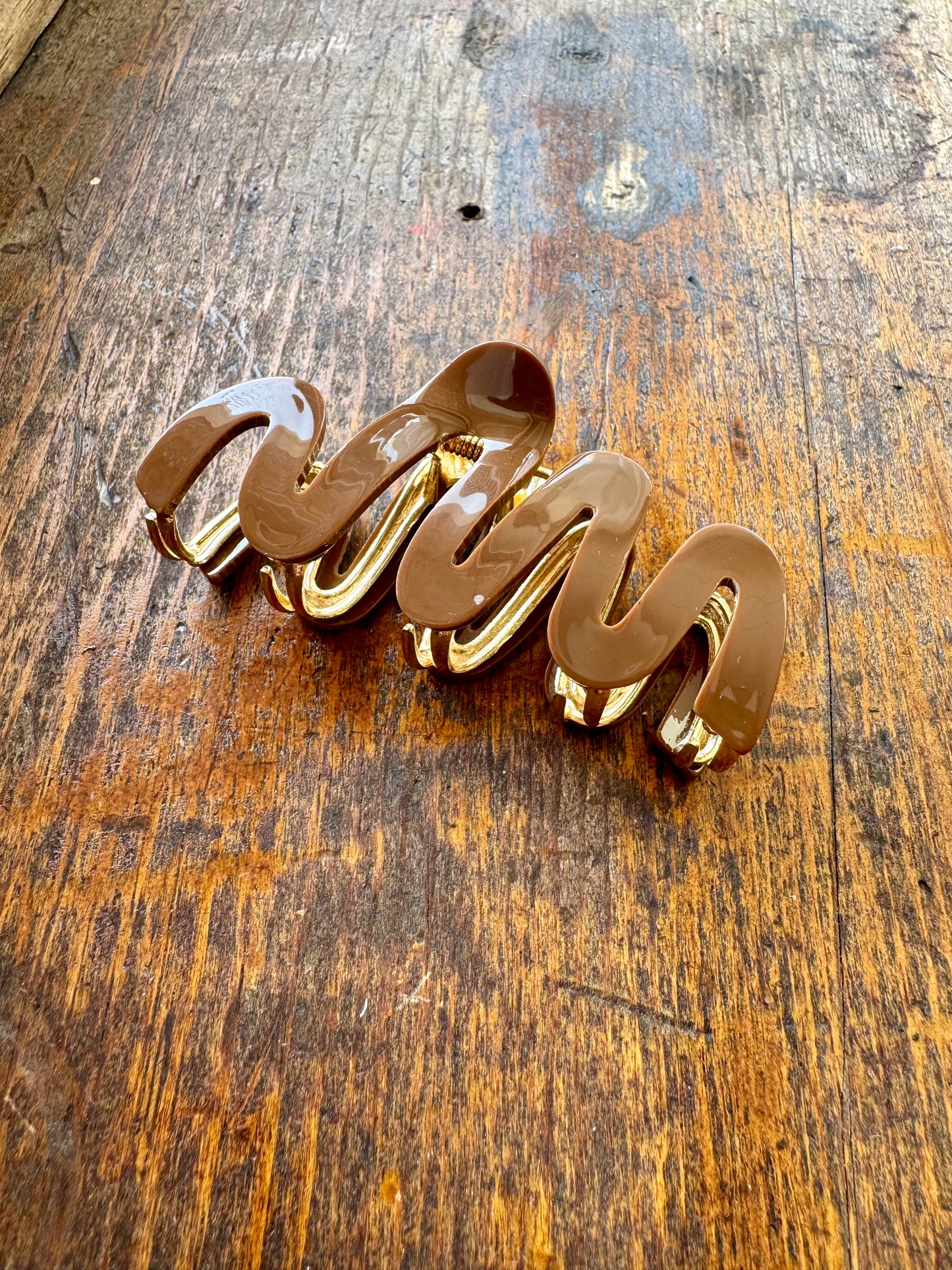 Wavy Brown Hair Claw Clip