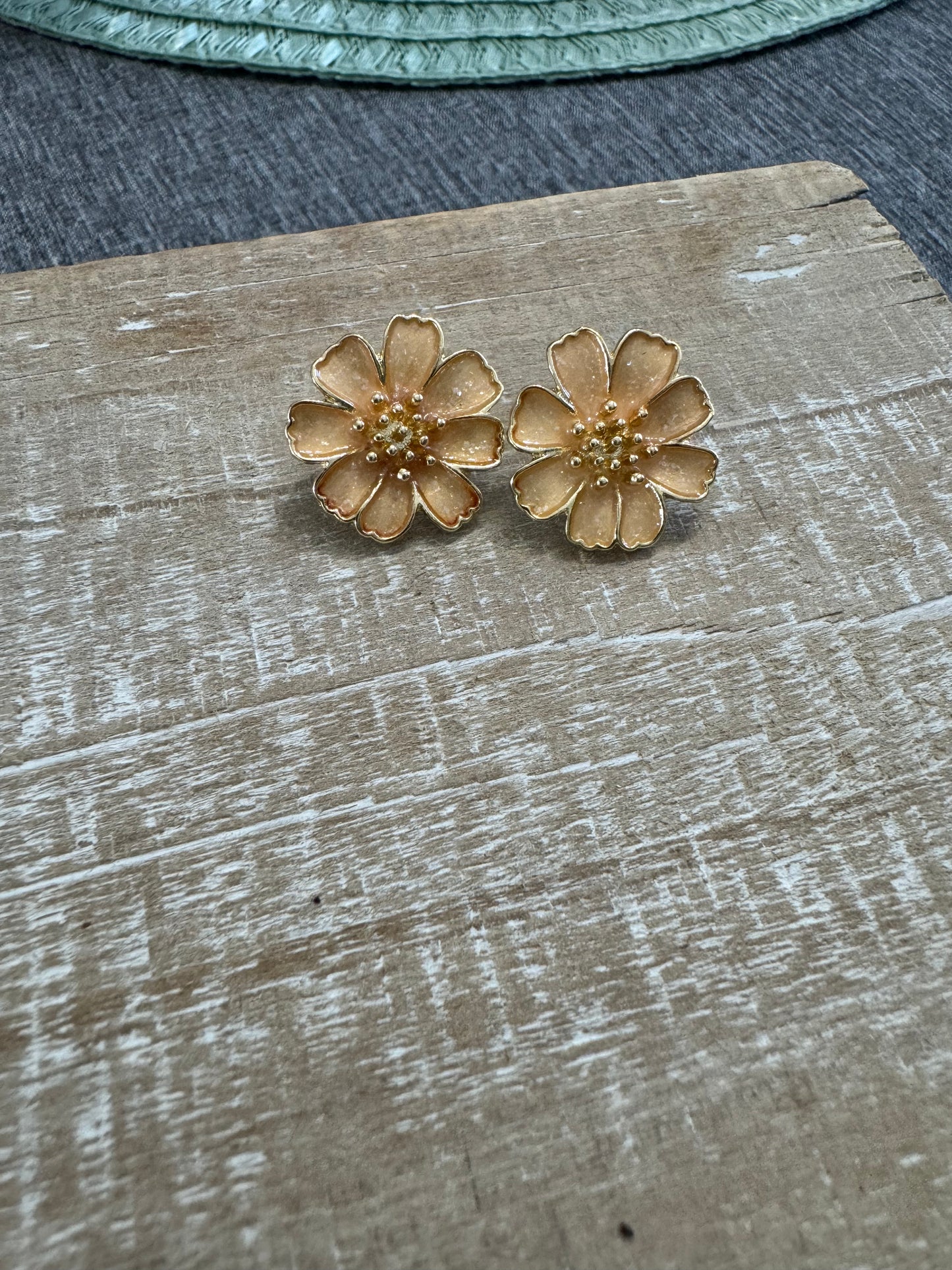 Peach Daisy Stud Earrings