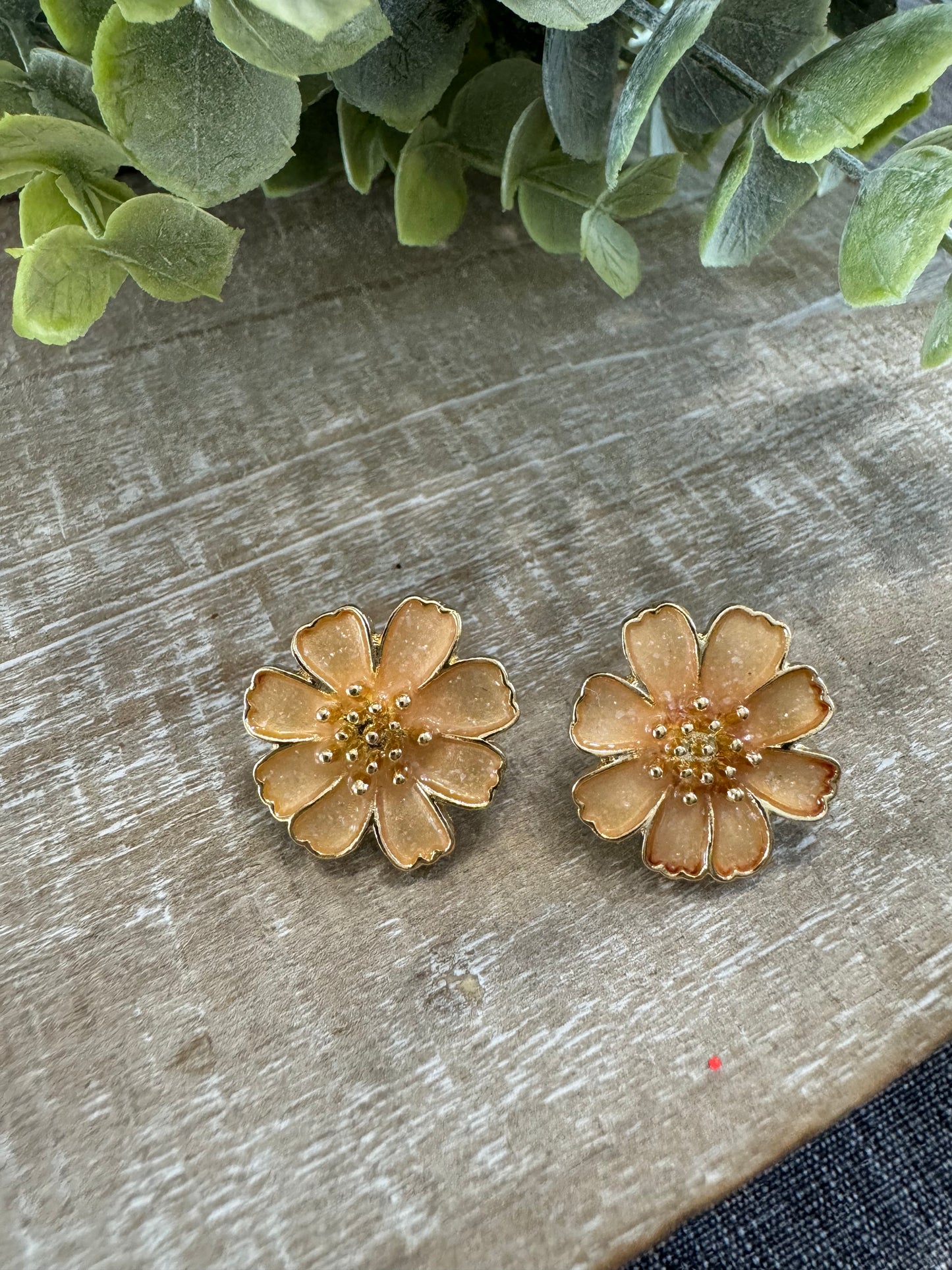 Peach Daisy Stud Earrings